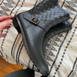Size 9 black rain boots never worn